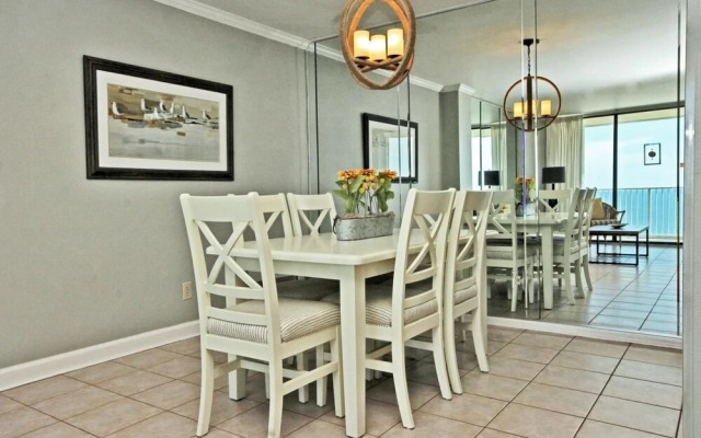 Whaler by Youngs Suncoast