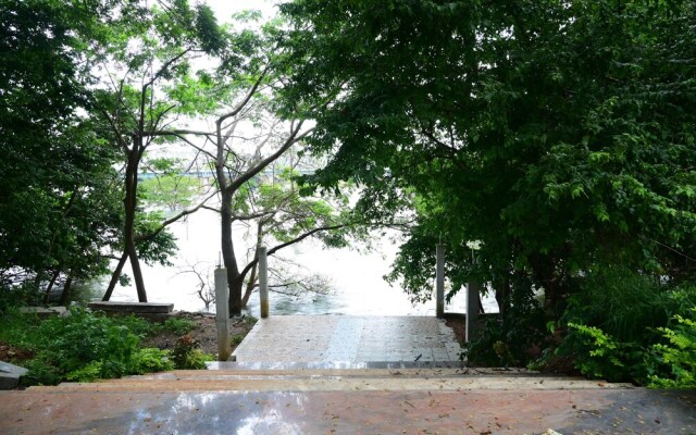 the Riverside Holiday Resort