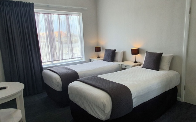 The Parade Hotel – Guest Rooms – Bunbury