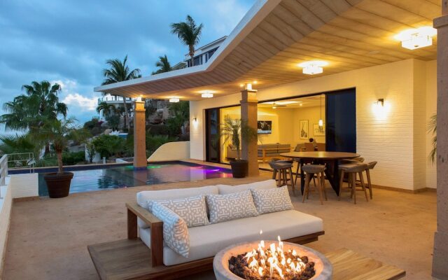 Great Cabo Location for Large Group at Villa Jade de Law