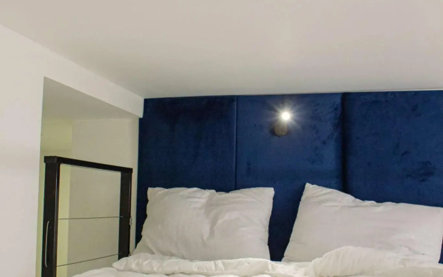 Метры в центре на улице Марата 70А