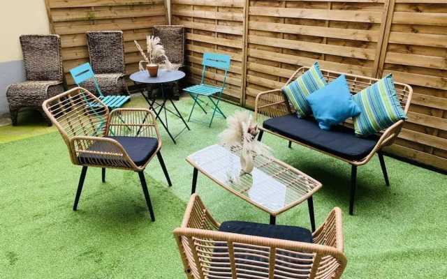 Superb Eiffel Tower Terrace Apartment