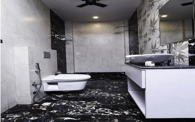 OYO Flagship 16044 Hotel 35th Avenue Sector 18