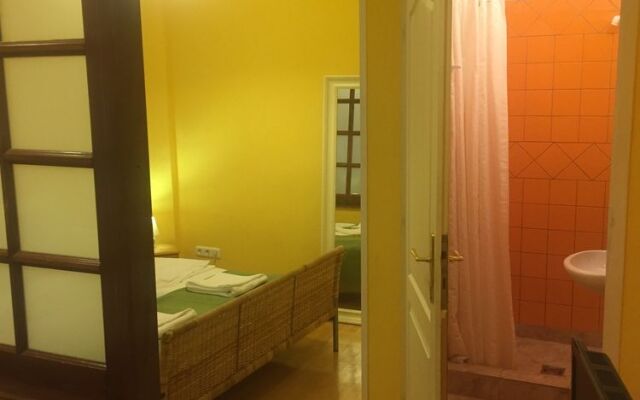 Club Apartments & Rooms