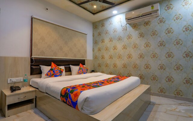 Itsy By Treebo - Super 3 Premium