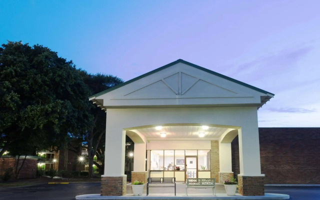 Days Inn by Wyndham Mt Pleasant-Charleston-Patriots Point