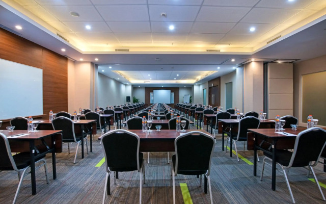 Grand Whiz Hotel Poins Simatupang Jakarta