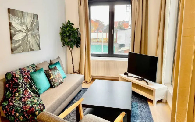 Luxury 2BR 2BA Near Fashion District by Oneluxstay