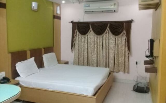 Hotel Sripranams International