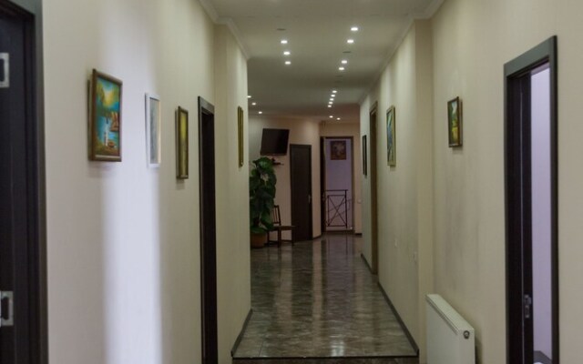 Backstreet Hotel