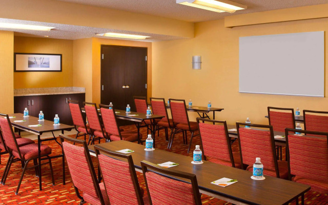 Courtyard by Marriott Memphis Airport