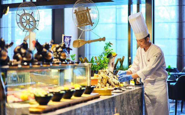 Crowne Plaza Wuxi Lake View by IHG