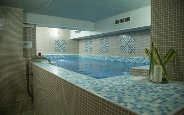 Hotel Emaly Green