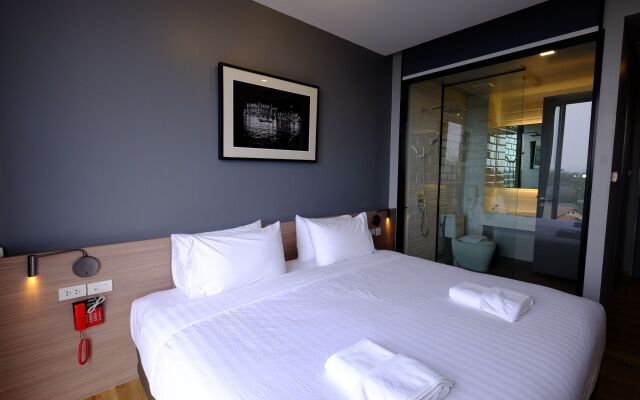 R Photo Hotel
