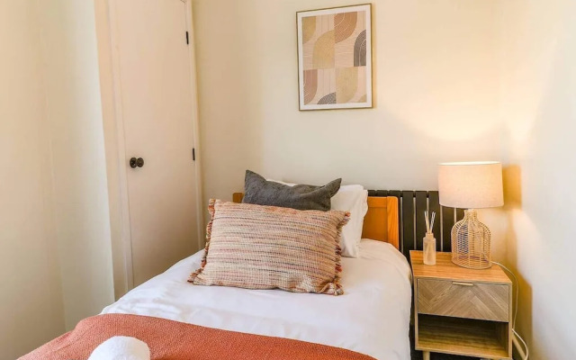 Cardiff Gem on Topaz Street - 4 Bedroom House
