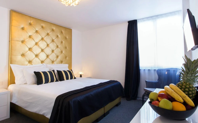 B Gold Luxury Rooms