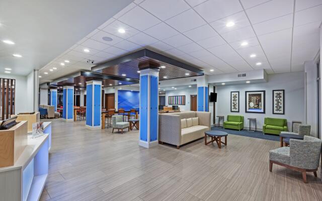 Holiday Inn Express & Suites Coffeyville by IHG