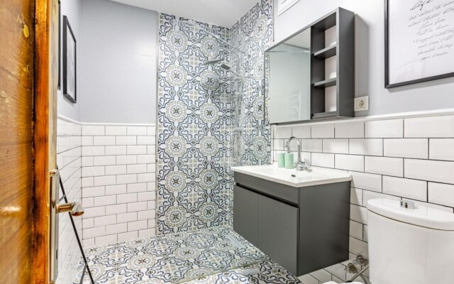 Central and Stylish Flat near Istiklal Street