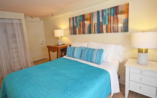 Newly Remodeled KV807 Waikiki Studio