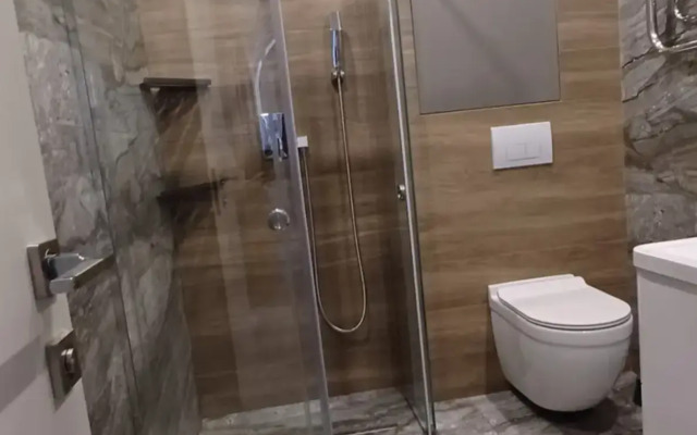 Уютный дворик на Толстого