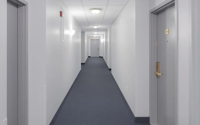Signature Inn & Suites Hamilton