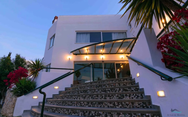 Junior Hotel