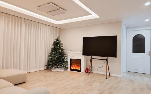 Grand open Hongdae houes 4bdr 2bth