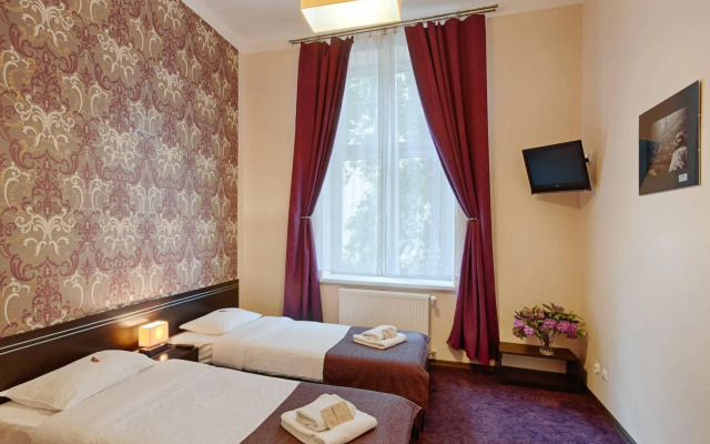 Iris Aparthotel