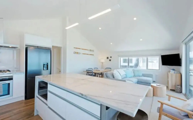 Lyall Bay Parade Apartment