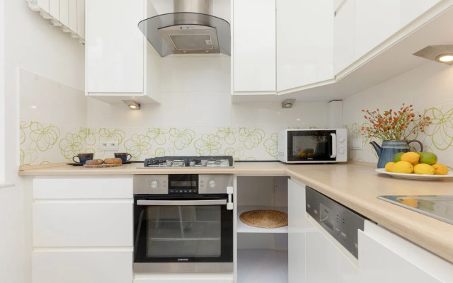 Bright Aapartment Holenderska by Renters