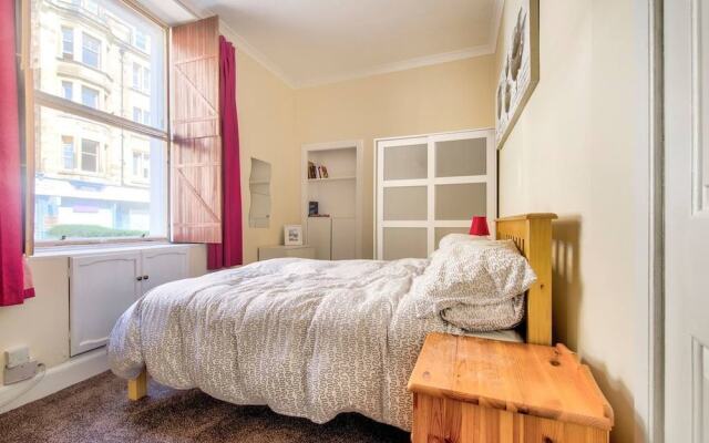 Central Apartment With Private Courtyard Space