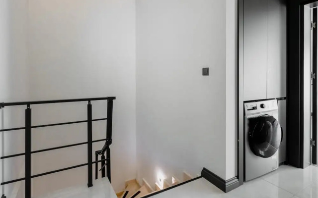 Central Flat w Balcony 5 min to Lara Beach