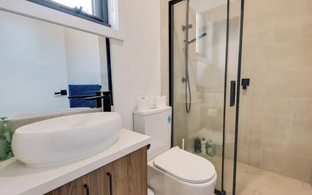 StayAU Stylish 4BR Home Ringwood