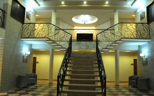 Confident Amoon - The Glamour Spa and Resort