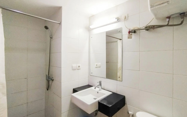 Trendy Studio At Apartment Beverly Dago