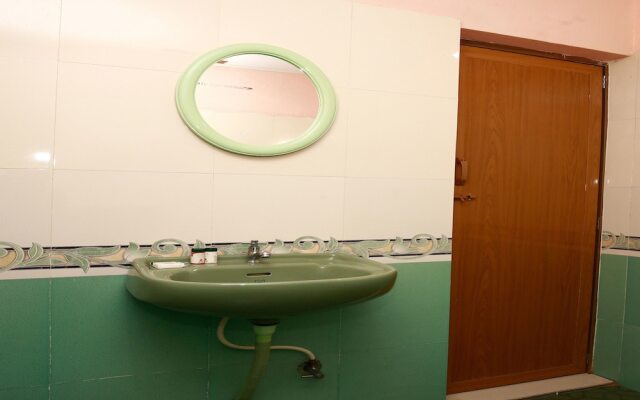 OYO 10259 Hotel Safa INN