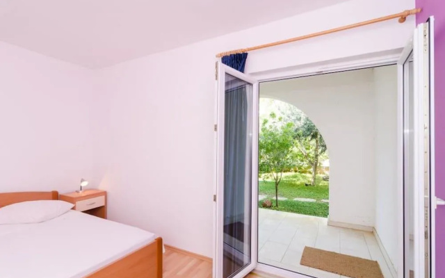 Apartments Plavac Mali
