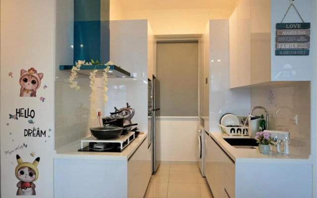 Beacon Executive Suite by stayCATion Homestay
