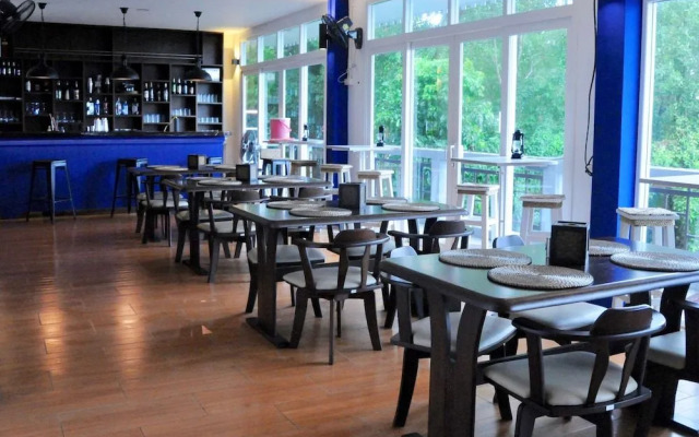 Oasis Hotel-Pods - Adults Only