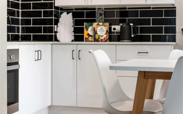 Stylish Apartment in Leafy South Perth