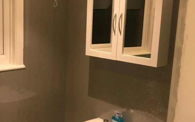 Spacious Entire Two Double Bedrooms Flat, N 3