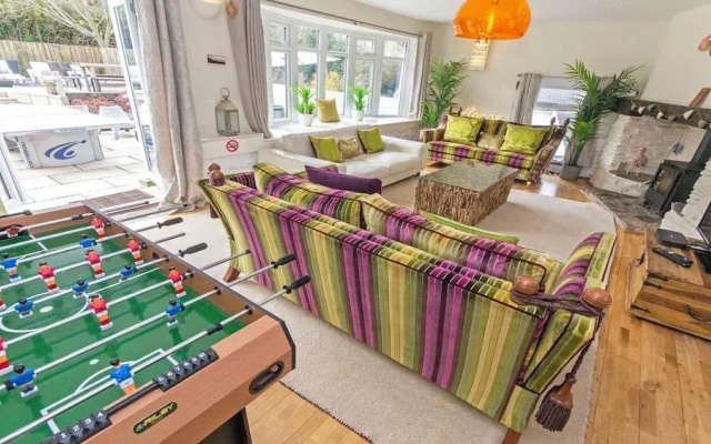 Shippenrill Croyde 6 Bedrooms, Sleeps 14, Hot Tub