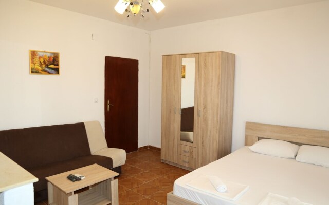 Inviting 1-bed Apartment in Ulcinj