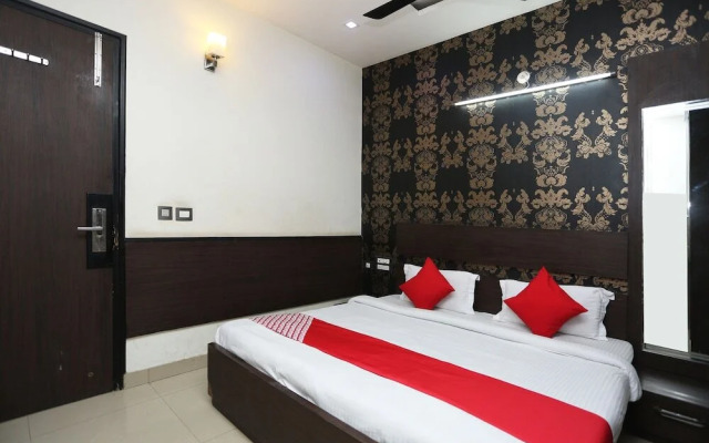 Hotel Galaxy by OYO Rooms