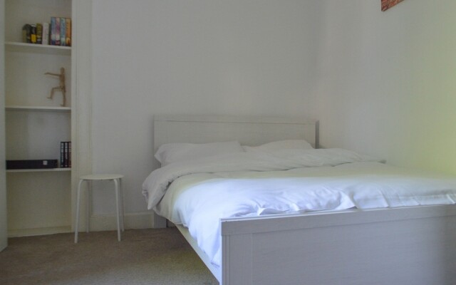 2 Bedroom Flat In Central Edinburgh