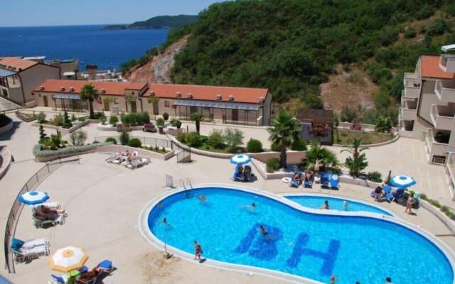 Blue Horizon Apartments