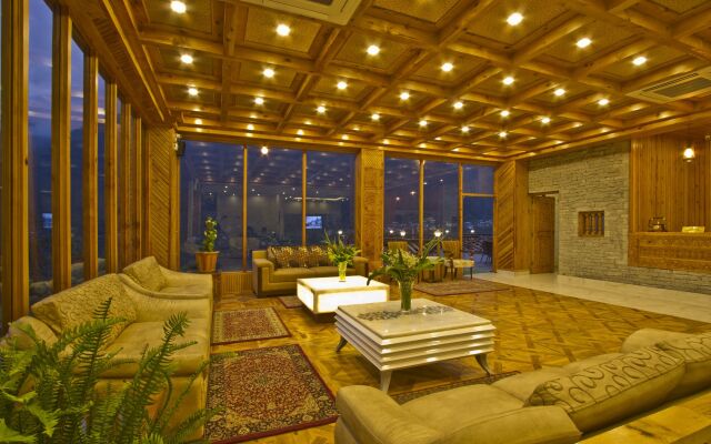 Snow Flakes Resort And Spa Centrally Heated Luxury Resort