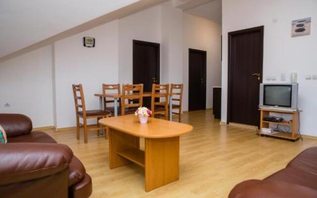 Three Mountains Apartment