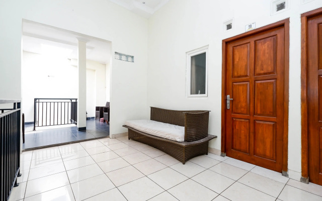 Trision Hostel by OYO Rooms