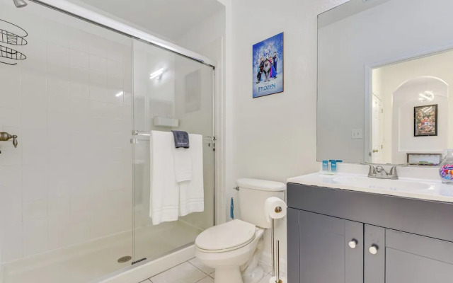 Pool, Hot Tub & Theatre Access: Kissimmee Gem